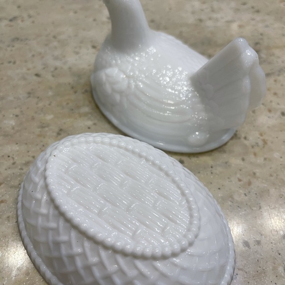 🎶 vintage milk glass little hen🎶 - Picture 6 of 17